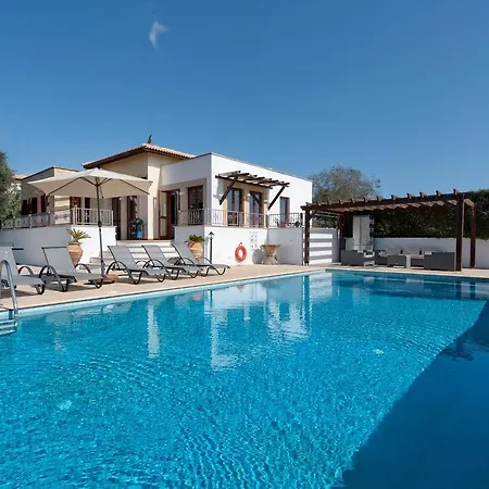 3 Bedroom Lefkara With Private Infinity Pool, Aphrodite Hills