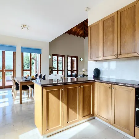3 Bedroom Lefkara With Private Infinity Pool, Aphrodite Hills Βίλα Κούκλια