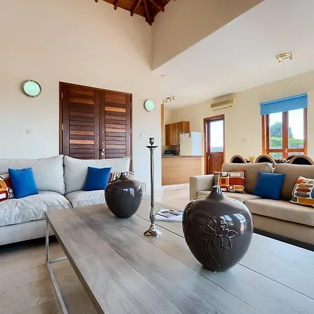 Villa 3 Bedroom Lefkara With Private Infinity Pool, Aphrodite Hills Kouklia