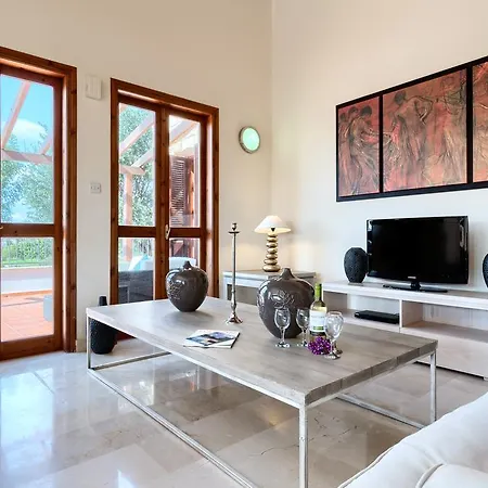 Villa 3 Bedroom Lefkara With Private Infinity Pool, Aphrodite Hills