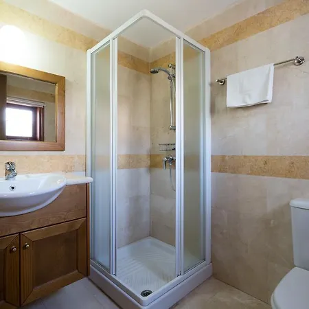 3 Bedroom Lefkara With Private Infinity Pool, Aphrodite Hills Villa Kouklia