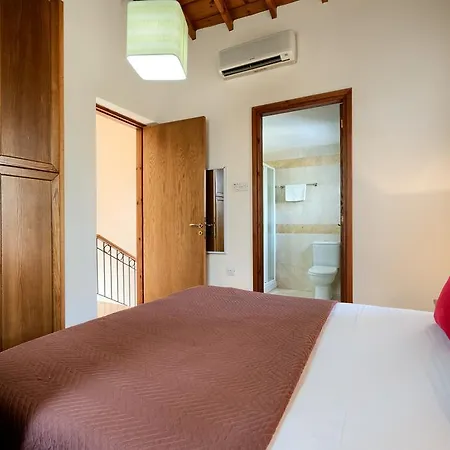 3 Bedroom Lefkara With Private Infinity Pool, Aphrodite Hills Villa