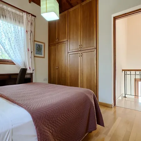 Villa 3 Bedroom Lefkara With Private Infinity Pool, Aphrodite Hills Kouklia