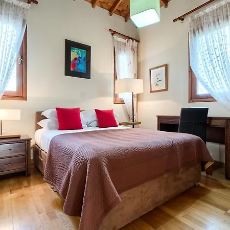 Villa 3 Bedroom Lefkara With Private Infinity Pool, Aphrodite Hills *