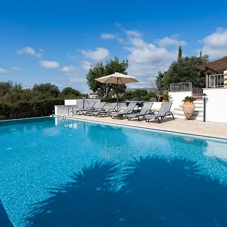 3 Bedroom Lefkara With Private Infinity Pool, Aphrodite Hills Villa