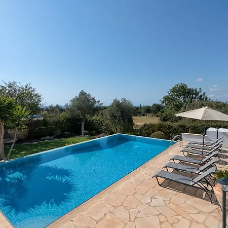 3 Bedroom Lefkara With Private Infinity Pool, Aphrodite Hills Villa Kouklia
