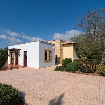3 Bedroom Lefkara With Private Infinity Pool, Aphrodite Hills