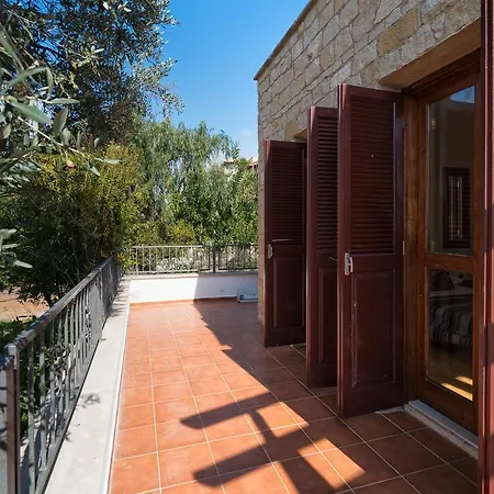 Villa 3 Bedroom Lefkara With Private Infinity Pool, Aphrodite Hills *