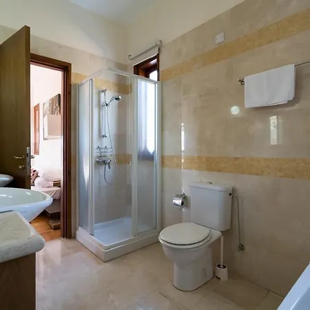 3 Bedroom Lefkara With Private Infinity Pool, Aphrodite Hills Kouklia